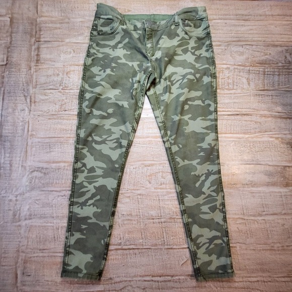 Flip Side Juniors 11 Reversible Skinny Jeans Green/ Woodland Camo Stretch - Picture 1 of 13